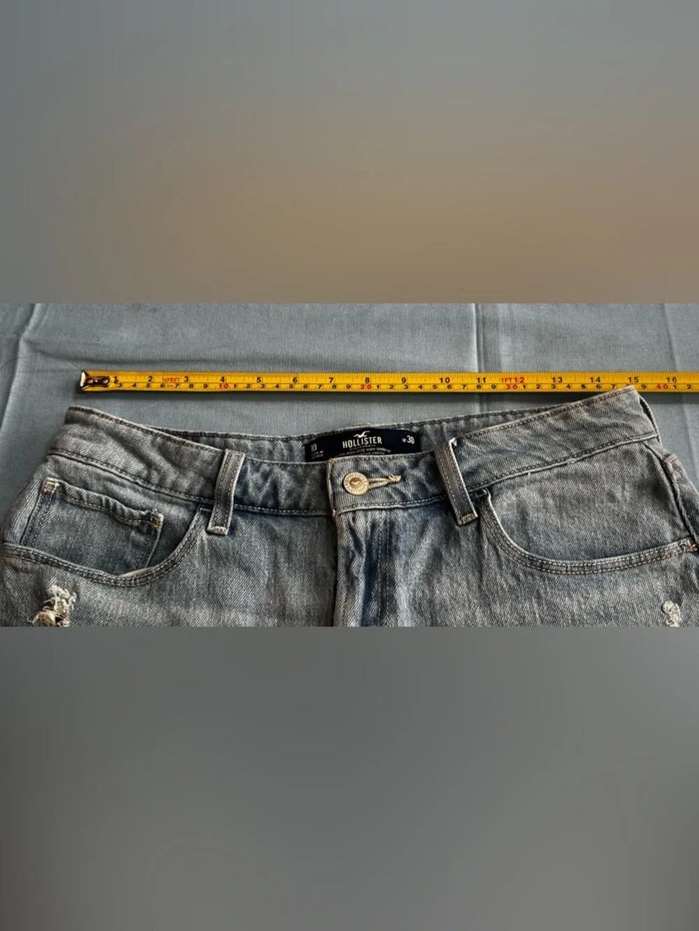 Hollister Ultra High Rise Mom Shorts 5” Sz  30/10 Light Wash Frayed Hem - Picture 3 of 8